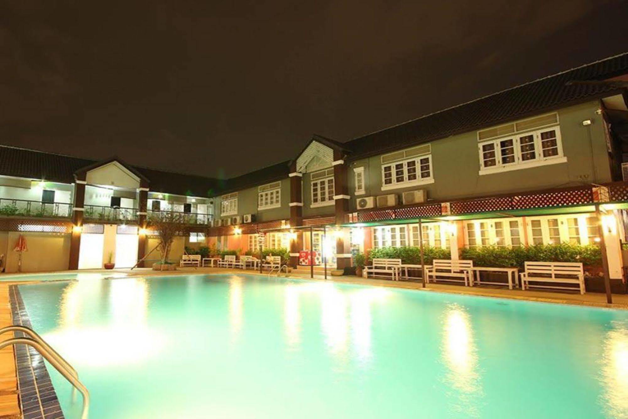 Waratee Spa Resort Villa Бангкок Экстерьер фото