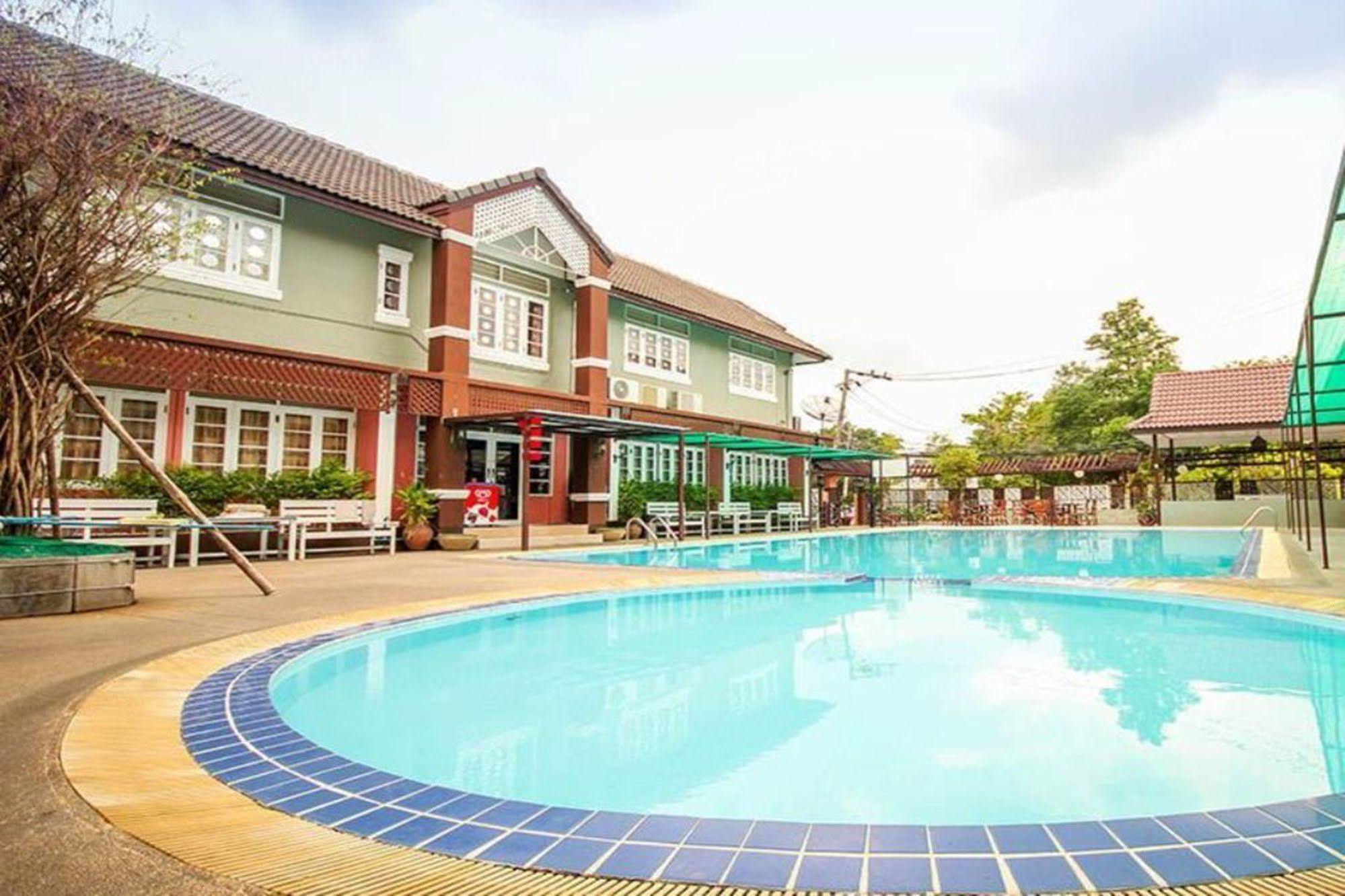 Waratee Spa Resort Villa Бангкок Экстерьер фото