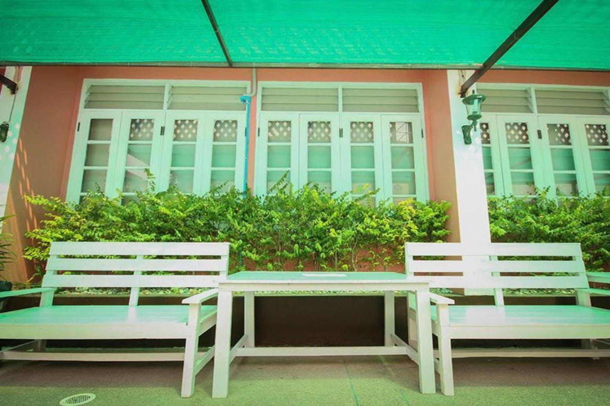 Waratee Spa Resort Villa Бангкок Экстерьер фото