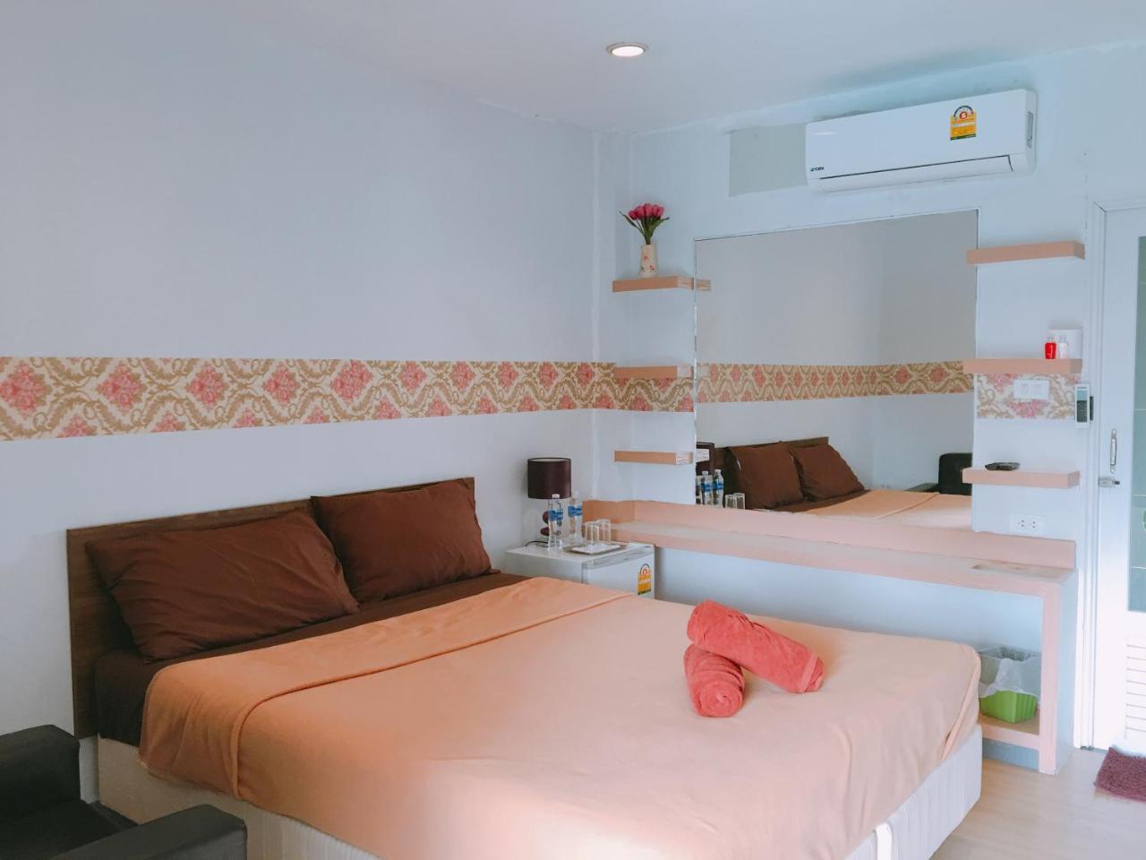 Waratee Spa Resort Villa Бангкок Экстерьер фото